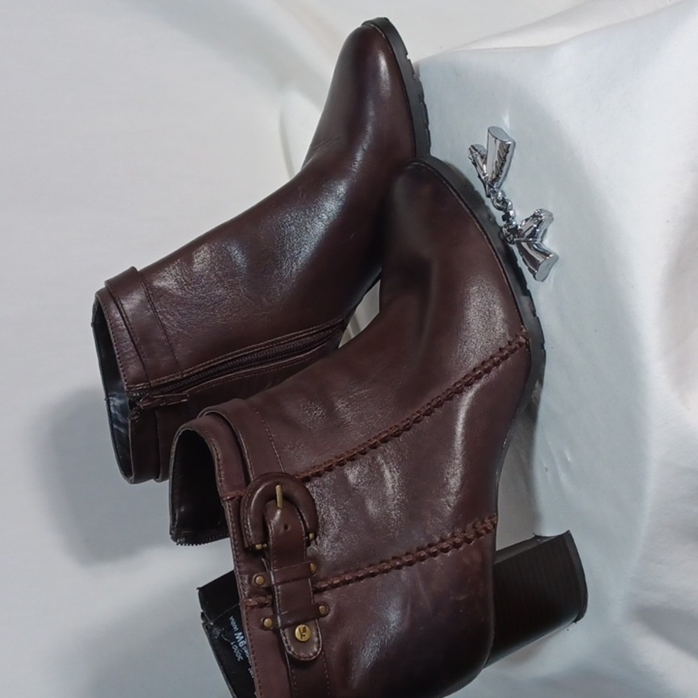 THOM MCAN ANKLE BOOTS SIZE 9W IN A BEAUTIFUL DARK BROWN